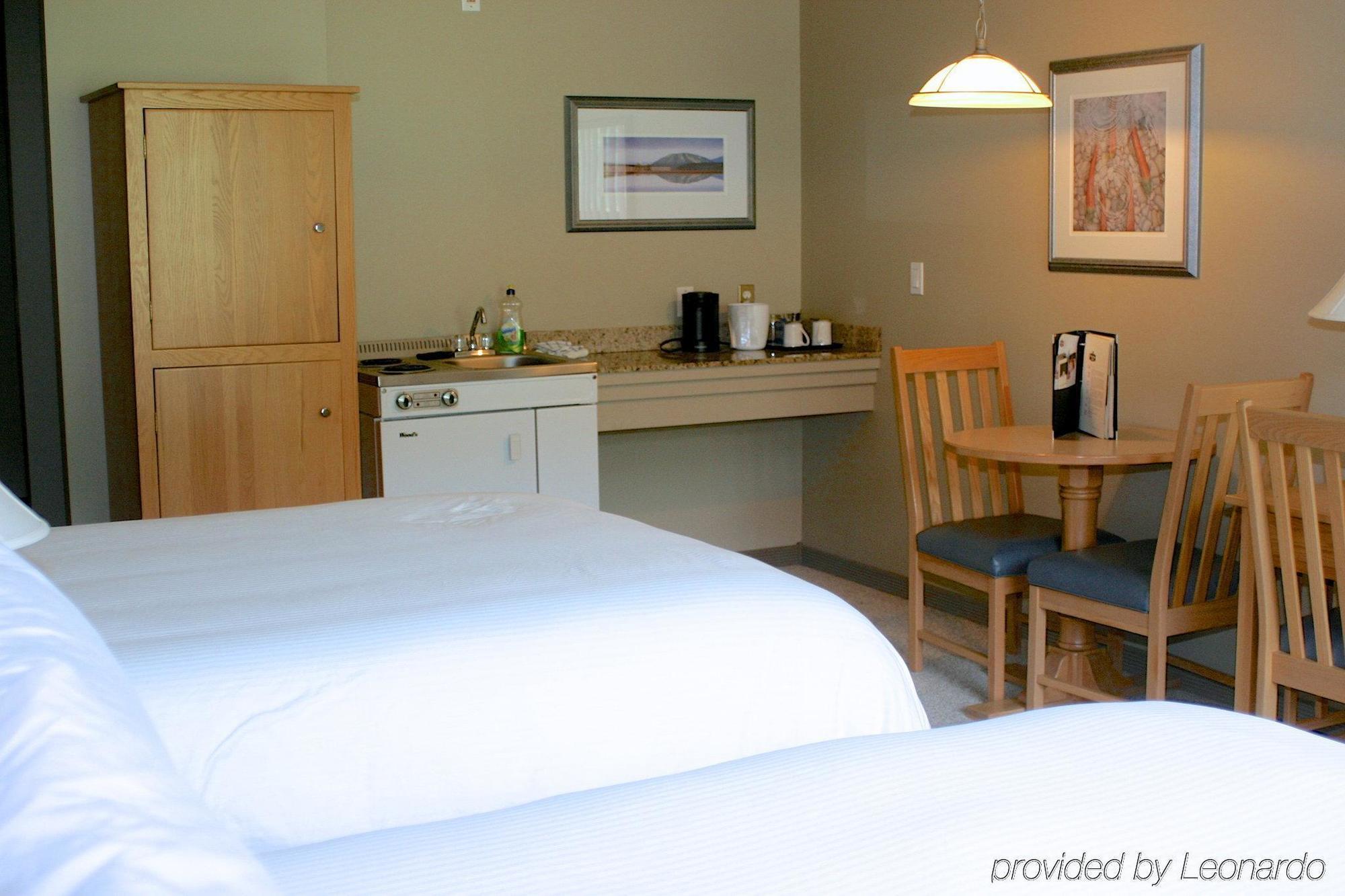 Hilltop Inn - Salmon Arm Bagian luar foto