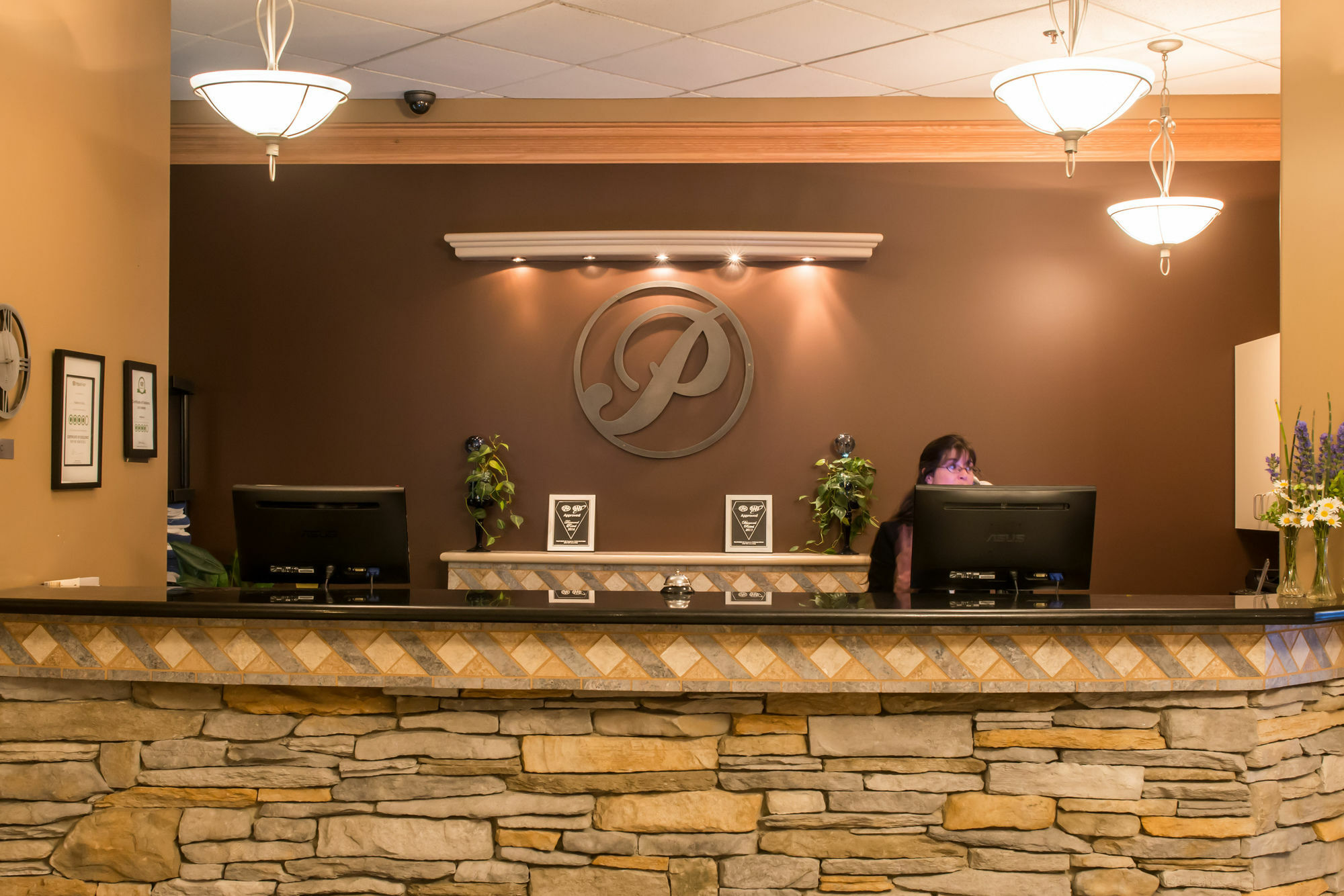 Hilltop Inn - Salmon Arm Bagian luar foto