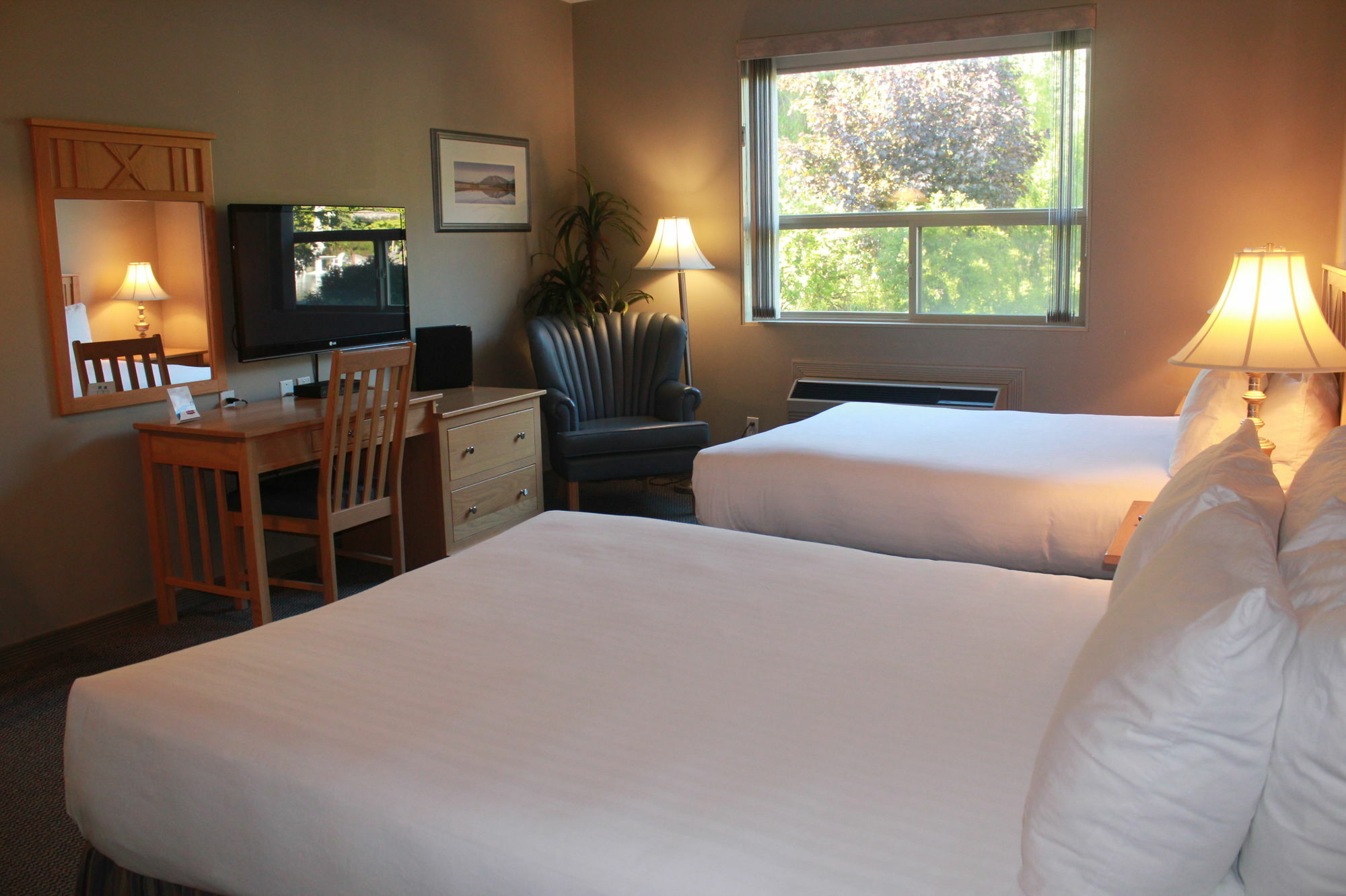 Hilltop Inn - Salmon Arm Bagian luar foto