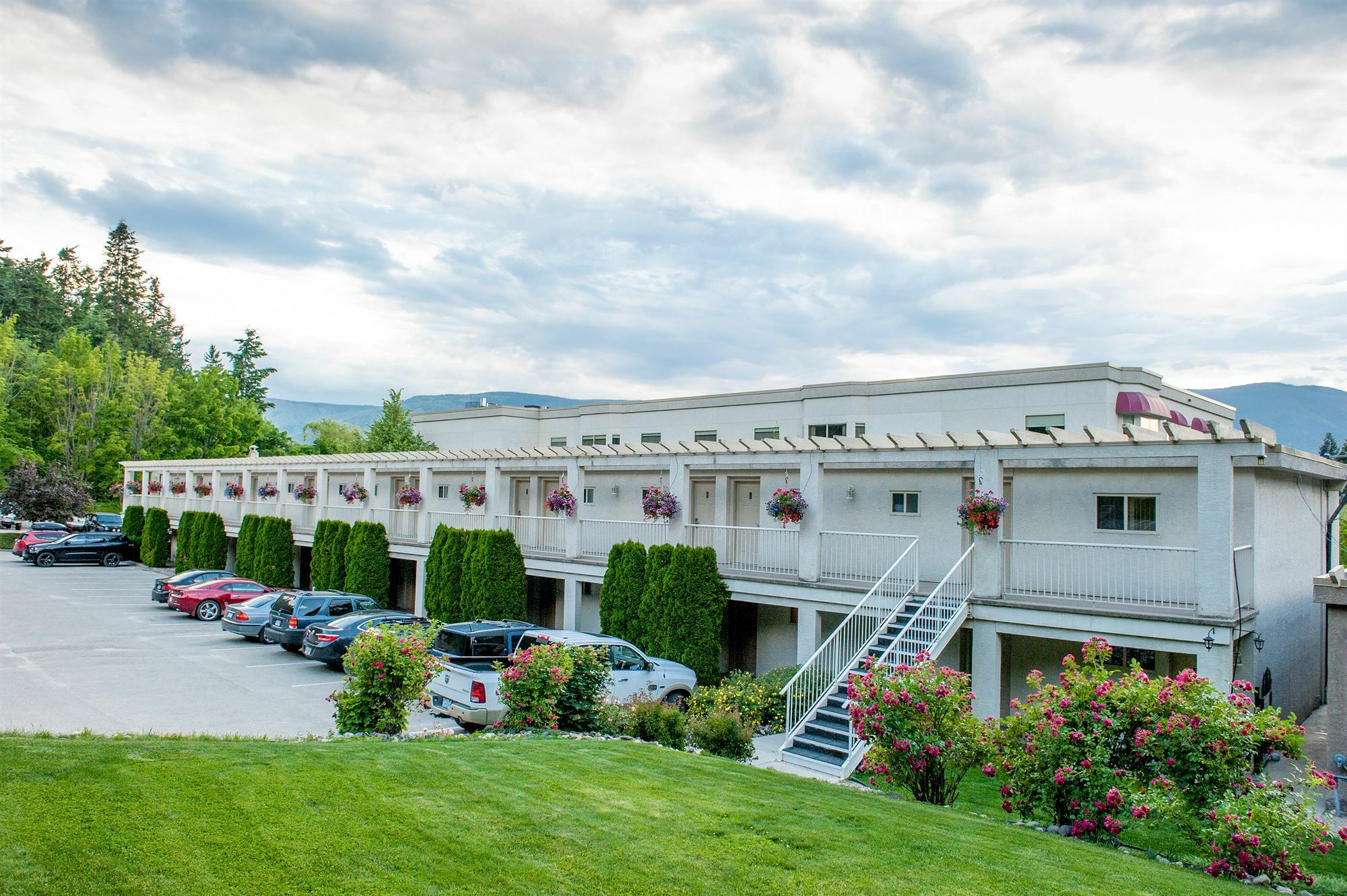 Hilltop Inn - Salmon Arm Bagian luar foto