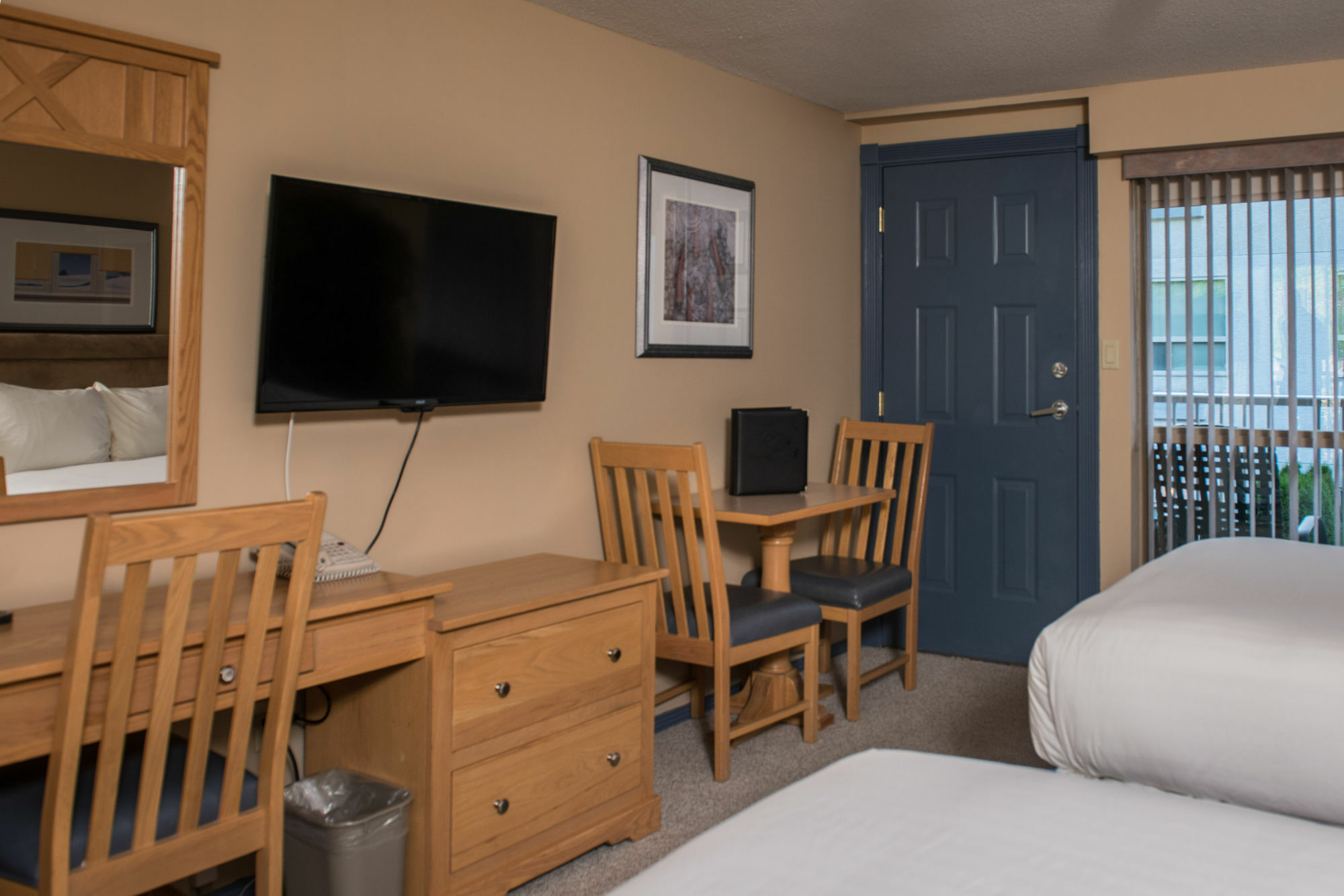 Hilltop Inn - Salmon Arm Bagian luar foto