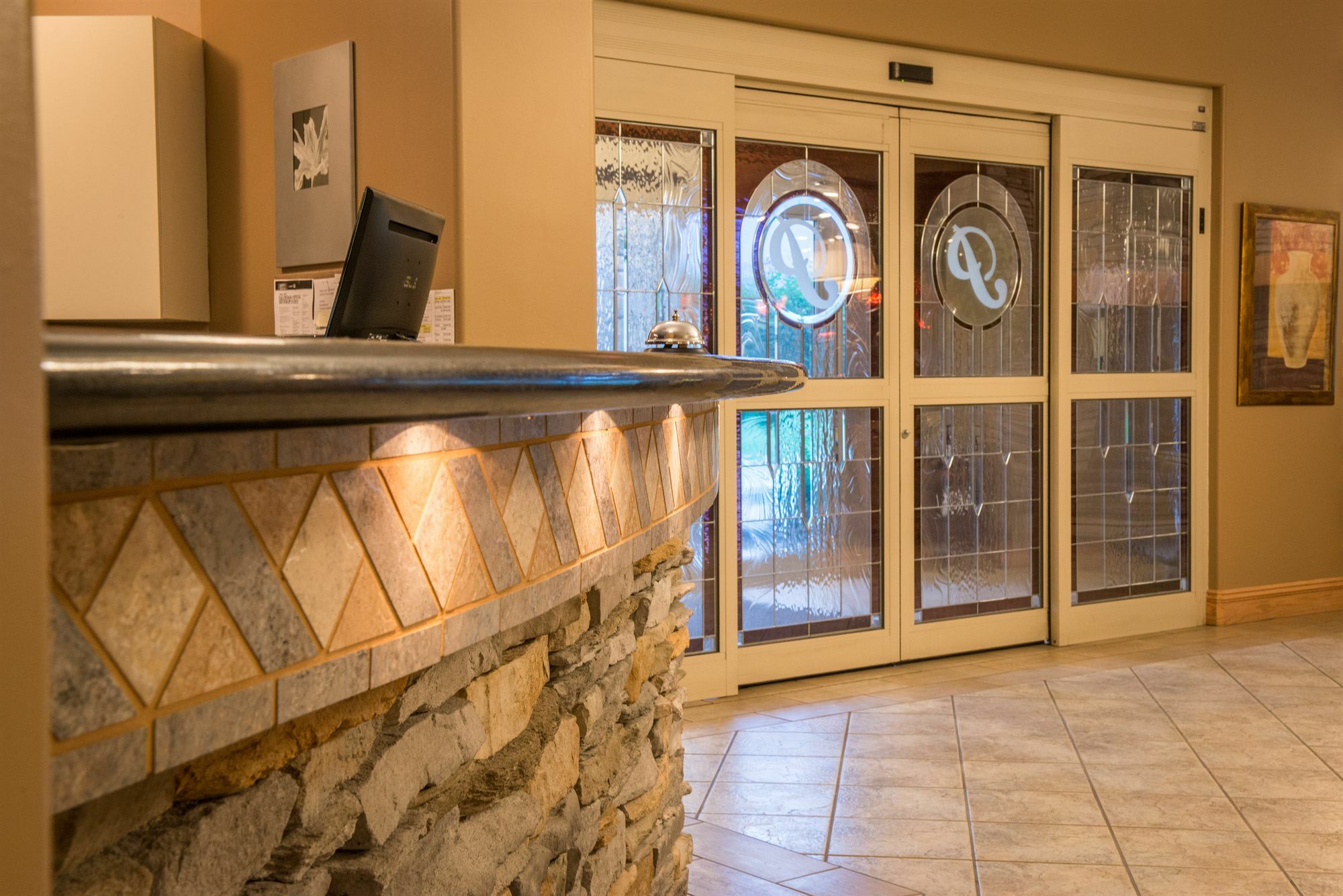 Hilltop Inn - Salmon Arm Bagian luar foto