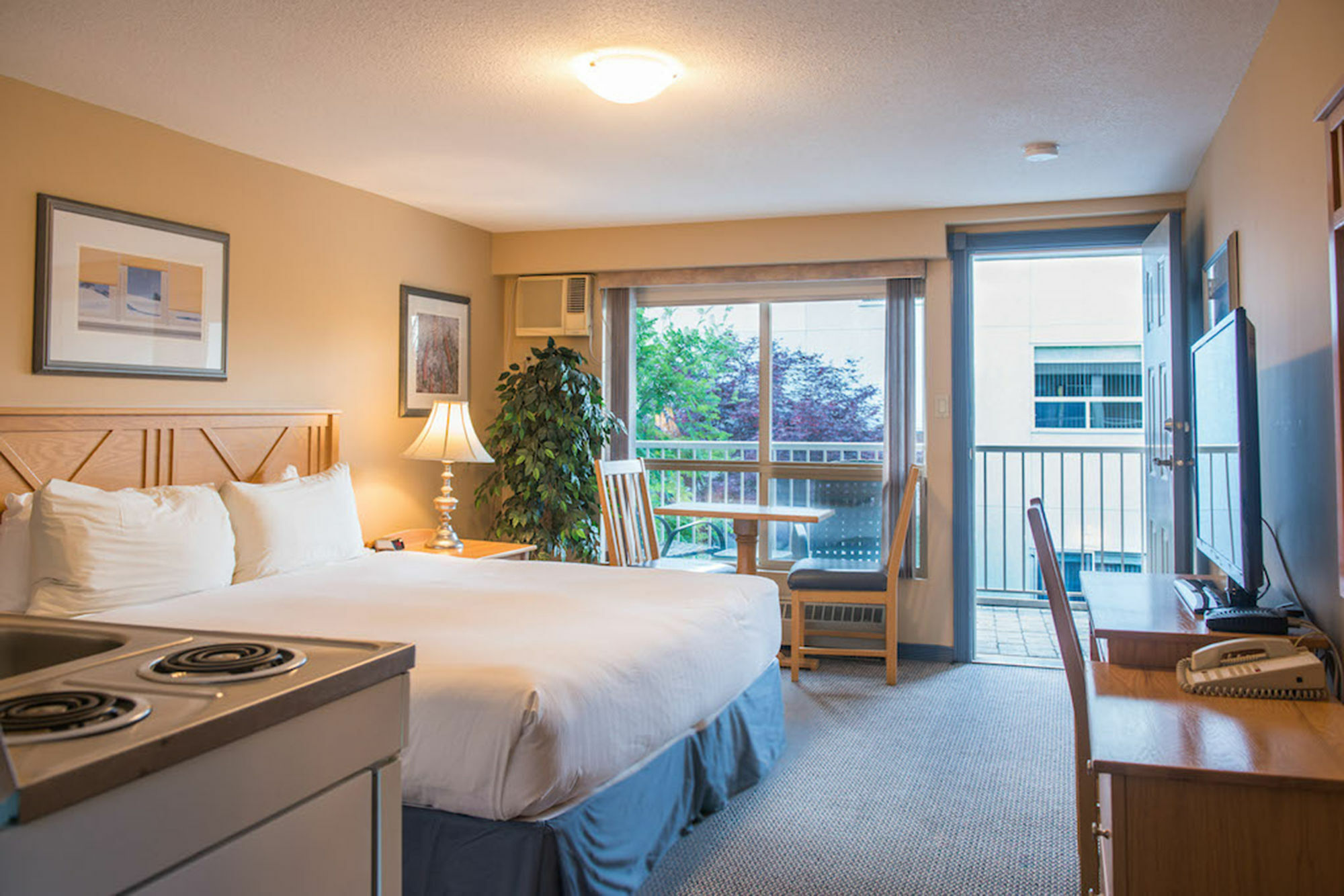 Hilltop Inn - Salmon Arm Bagian luar foto
