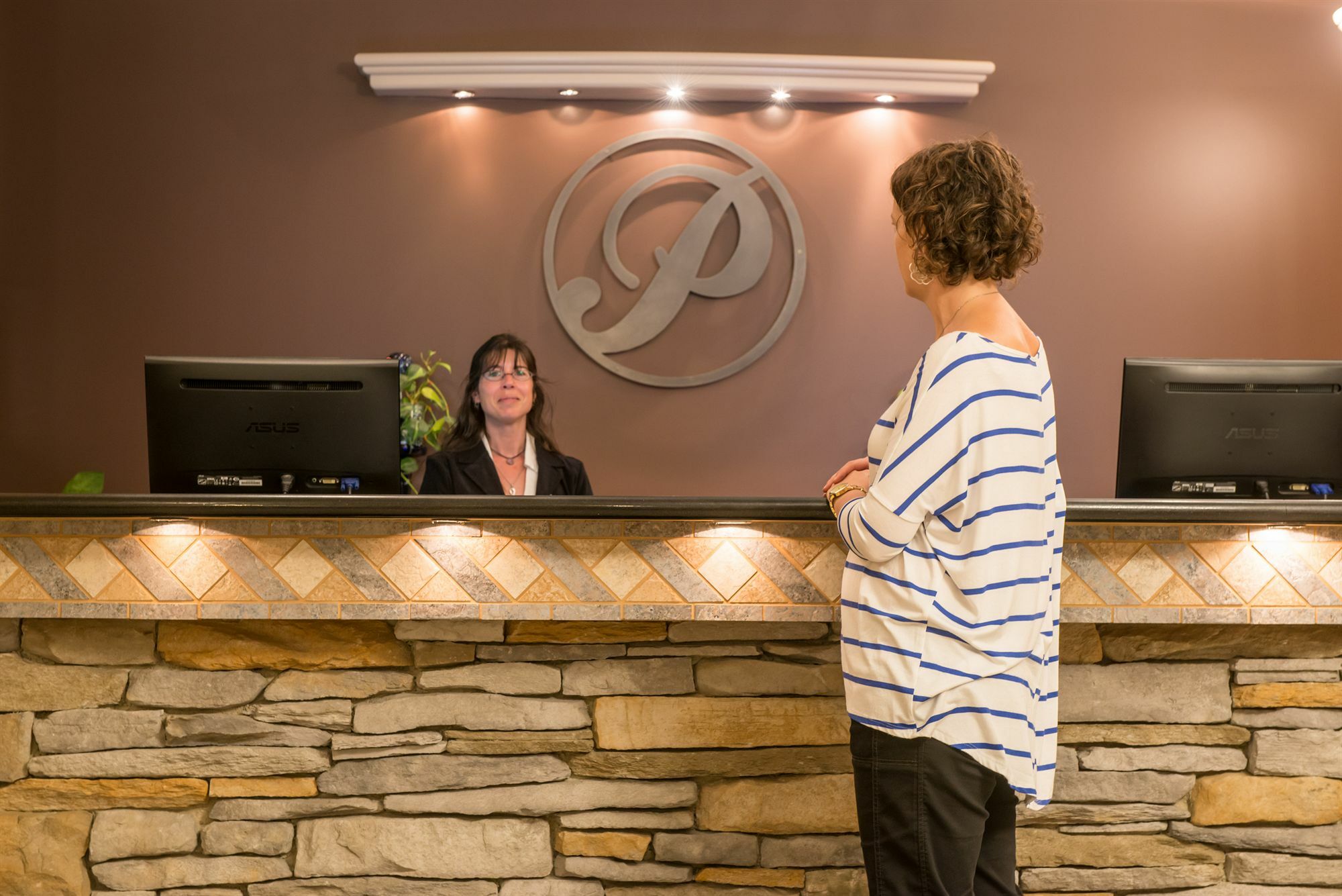 Hilltop Inn - Salmon Arm Bagian luar foto