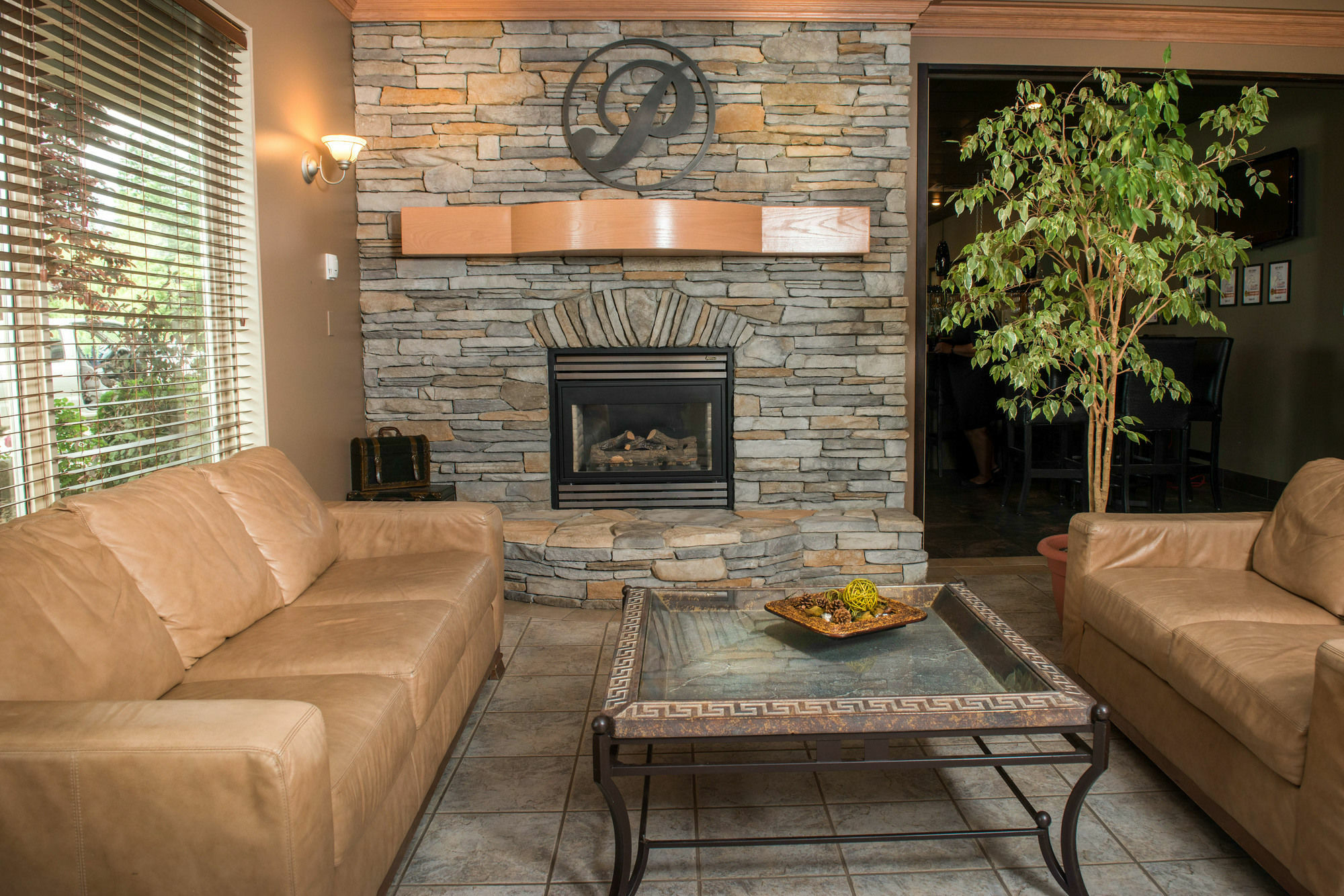 Hilltop Inn - Salmon Arm Bagian luar foto