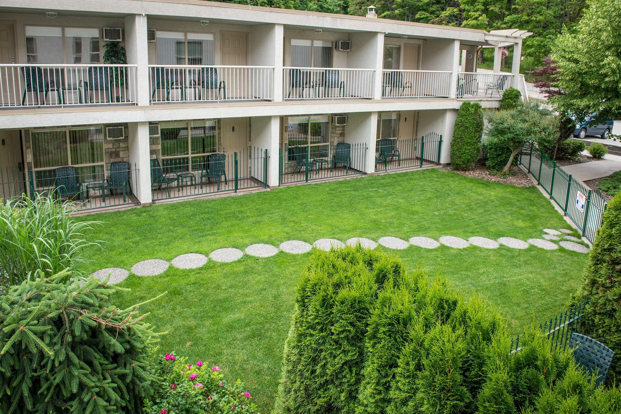 Hilltop Inn - Salmon Arm Bagian luar foto