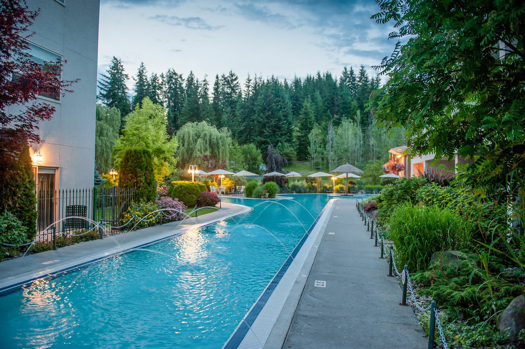 Hilltop Inn - Salmon Arm Bagian luar foto