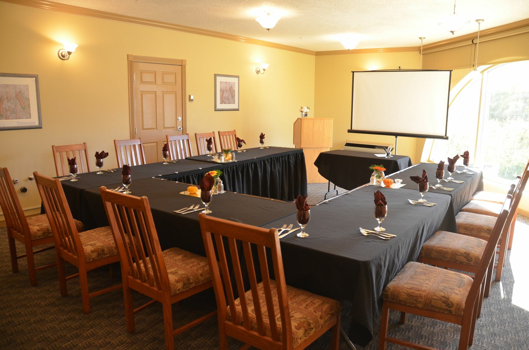 Hilltop Inn - Salmon Arm Bagian luar foto