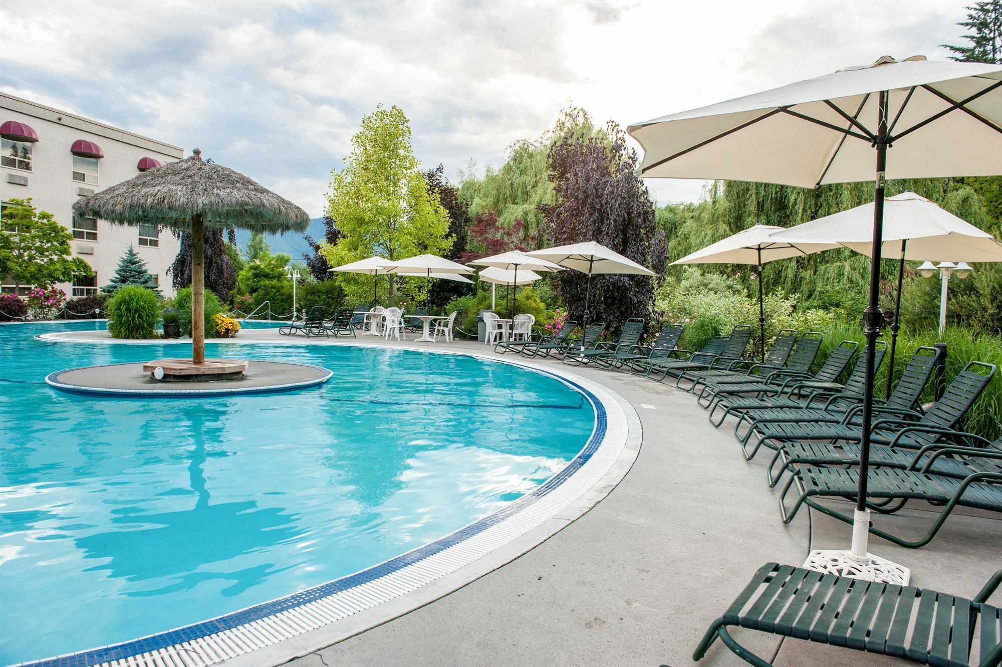 Hilltop Inn - Salmon Arm Bagian luar foto