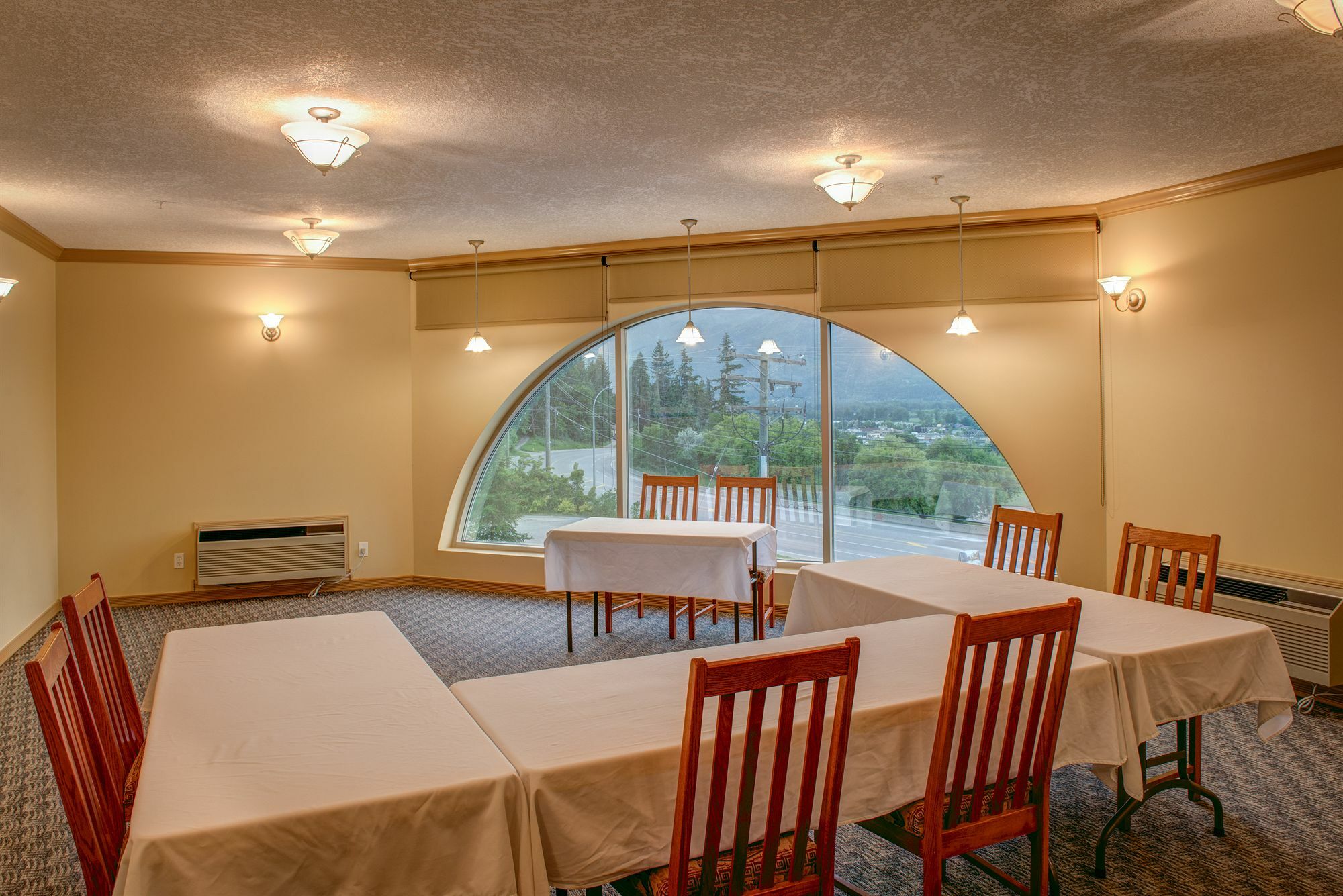 Hilltop Inn - Salmon Arm Bagian luar foto