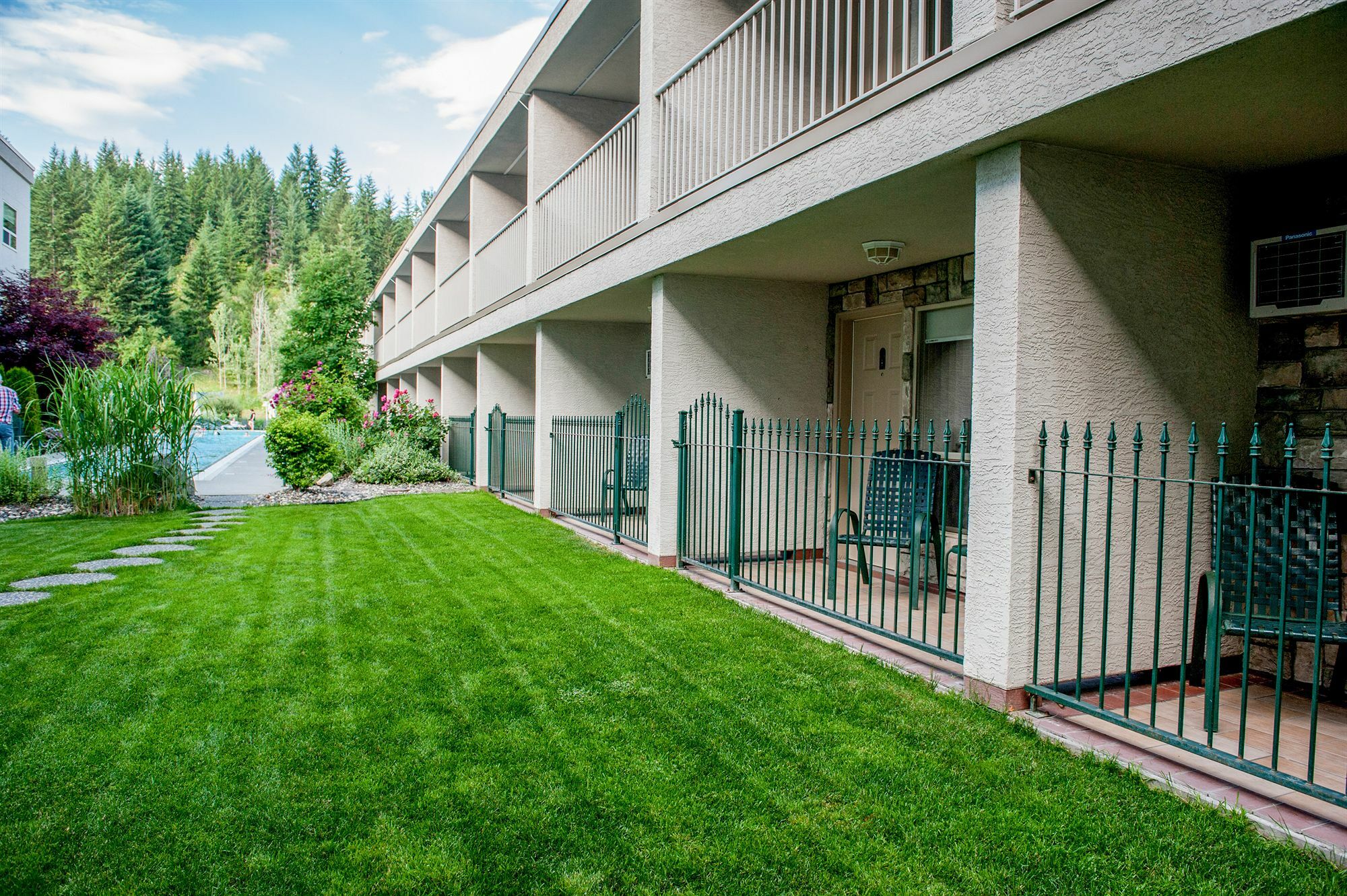 Hilltop Inn - Salmon Arm Bagian luar foto