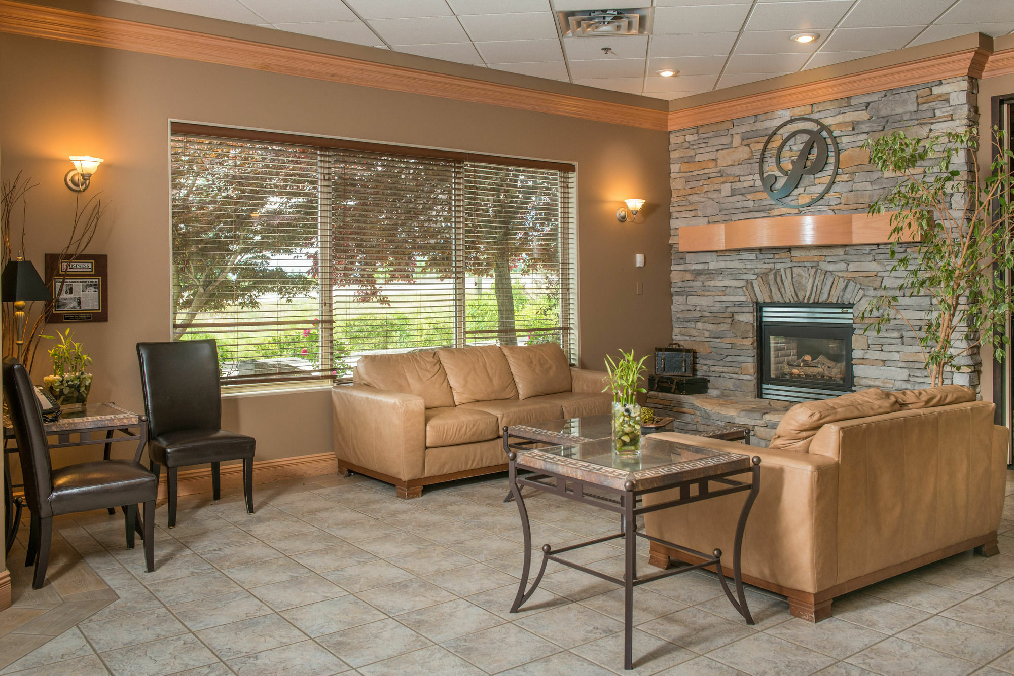 Hilltop Inn - Salmon Arm Bagian luar foto