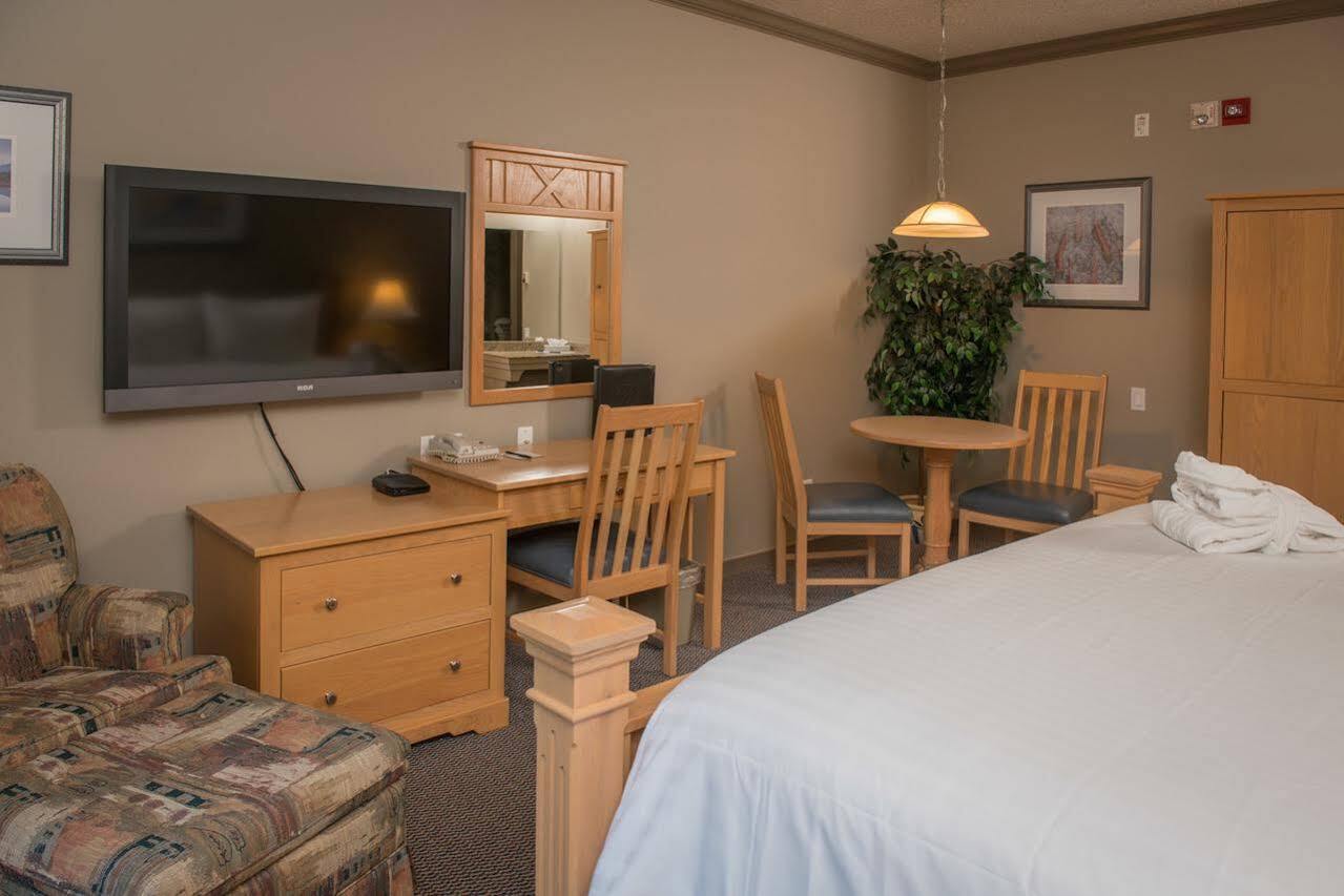 Hilltop Inn - Salmon Arm Bagian luar foto