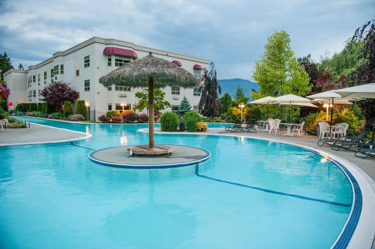 Hilltop Inn - Salmon Arm Bagian luar foto
